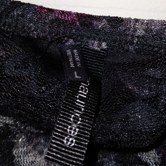 🌻Maurices Black and Burgundy Camisole-Size Large🌻 - Picture 6 of 6